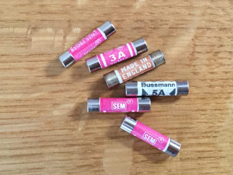 イギリスの電化製品　ヒューズ
